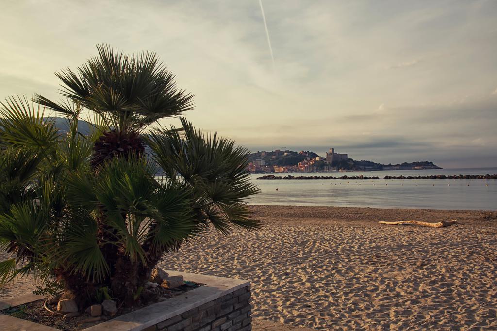 Hotel Pino Lerici Luaran gambar