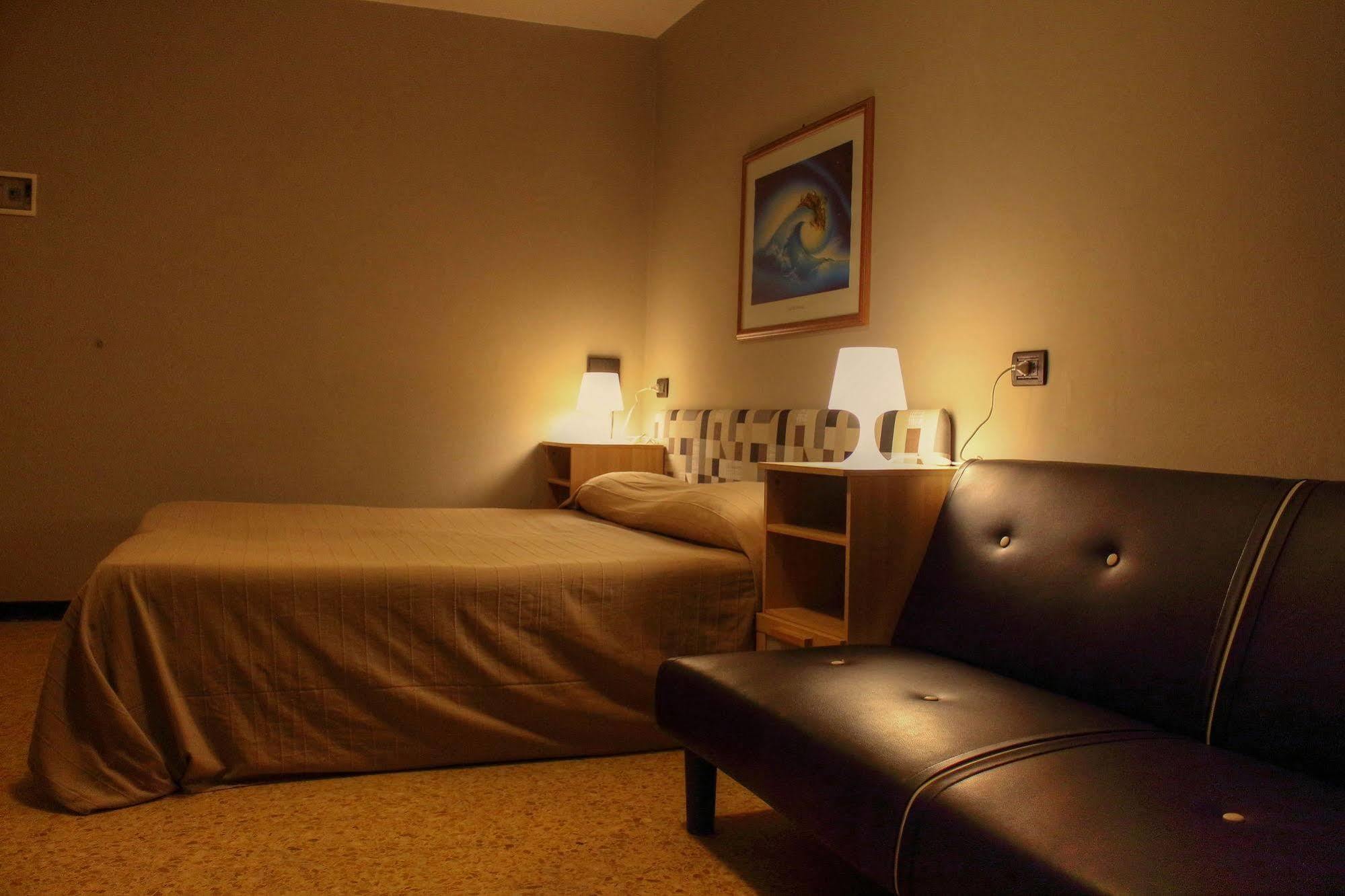Hotel Pino Lerici Luaran gambar