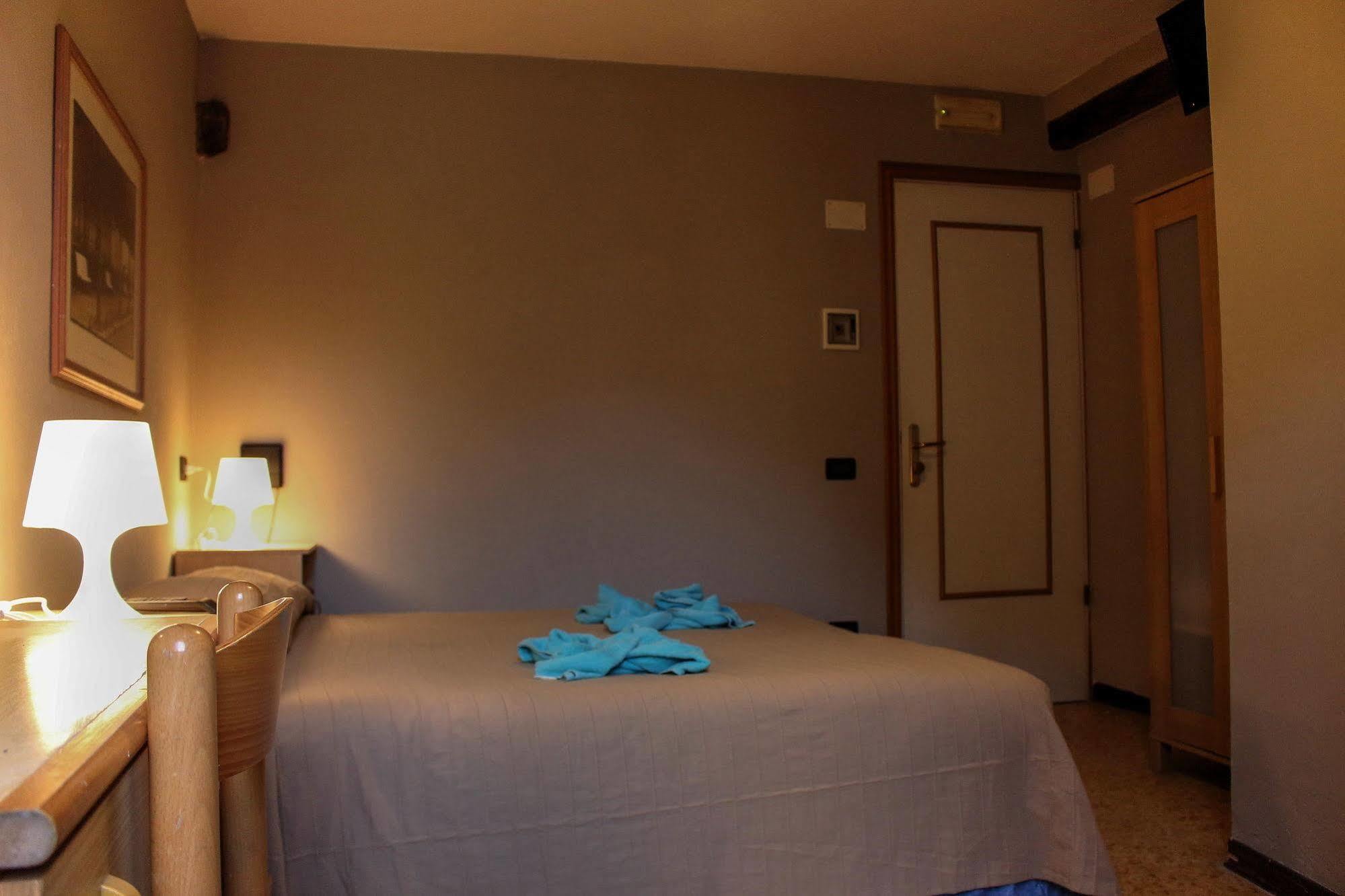 Hotel Pino Lerici Luaran gambar