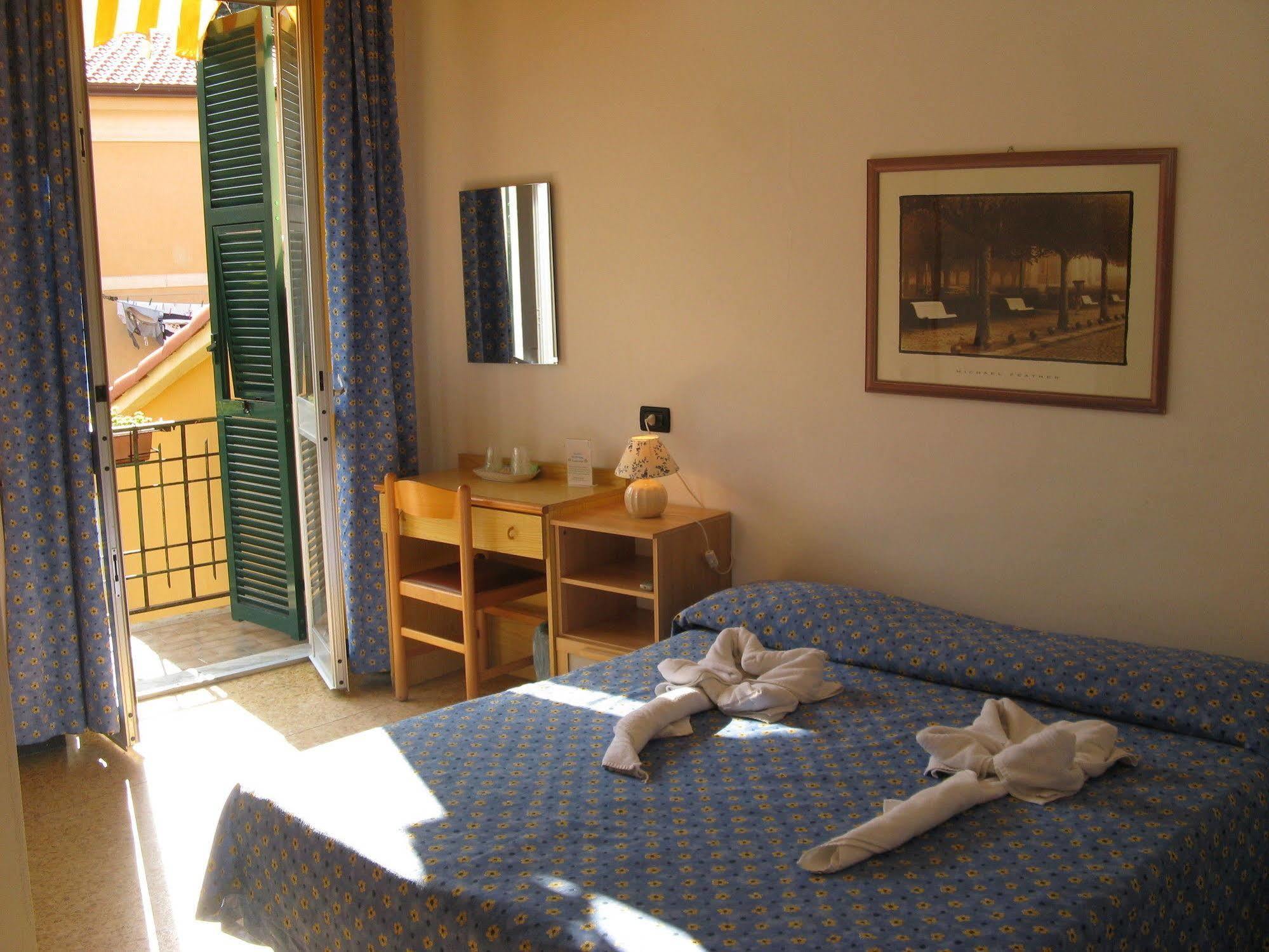 Hotel Pino Lerici Luaran gambar